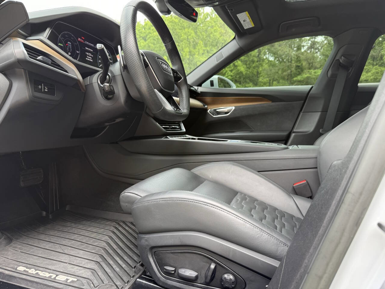 Used 2023 Audi e-tron GT Premium Plus AWD/4WD image 38