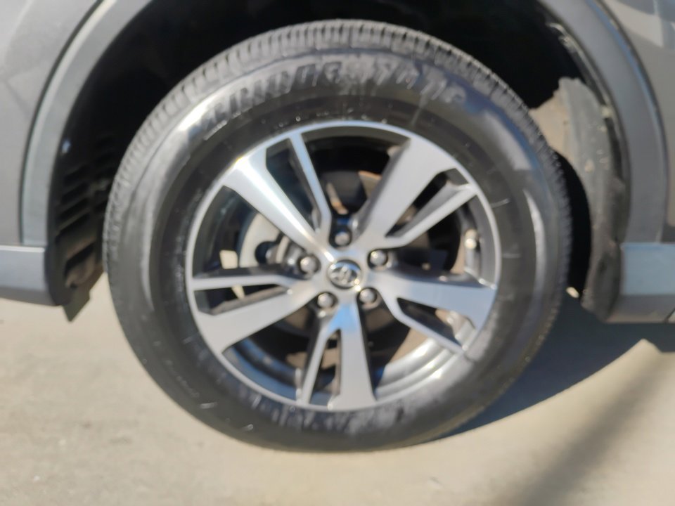 Used 2018 Toyota RAV4 XLE image 30