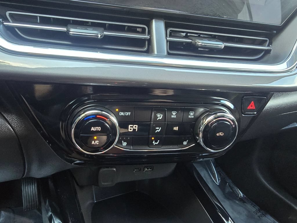 Used 2025 Chevrolet Trax ACTIV w/ Driver Confidence Package FWD image 24