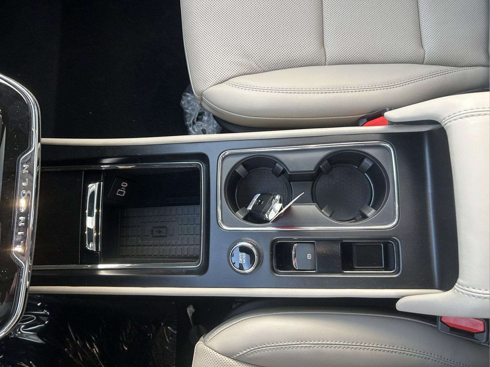 Used 2025 Lincoln Corsair Reserve image 13