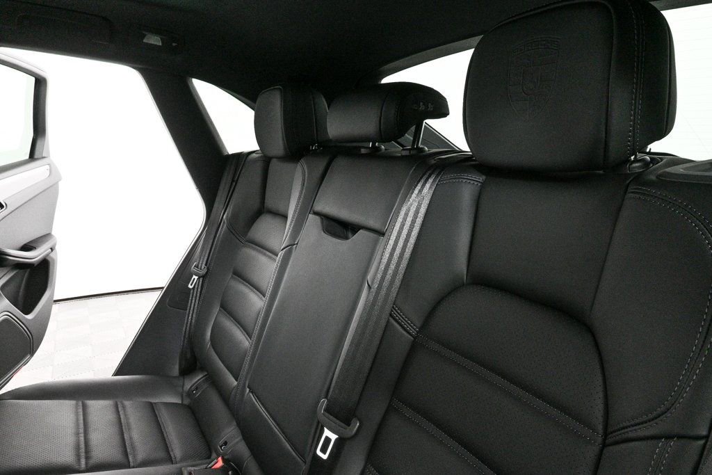 Certified 2026 Porsche Macan image 22