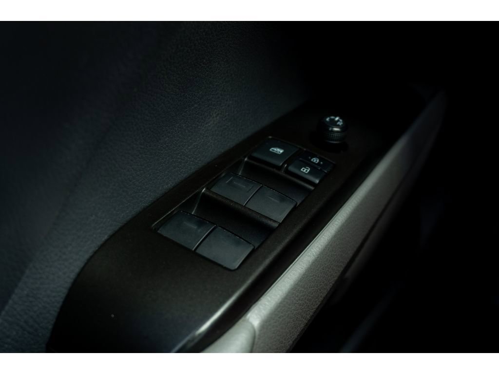 Used 2022 Toyota Camry SE w/ Cold Weather Package FWD image 28