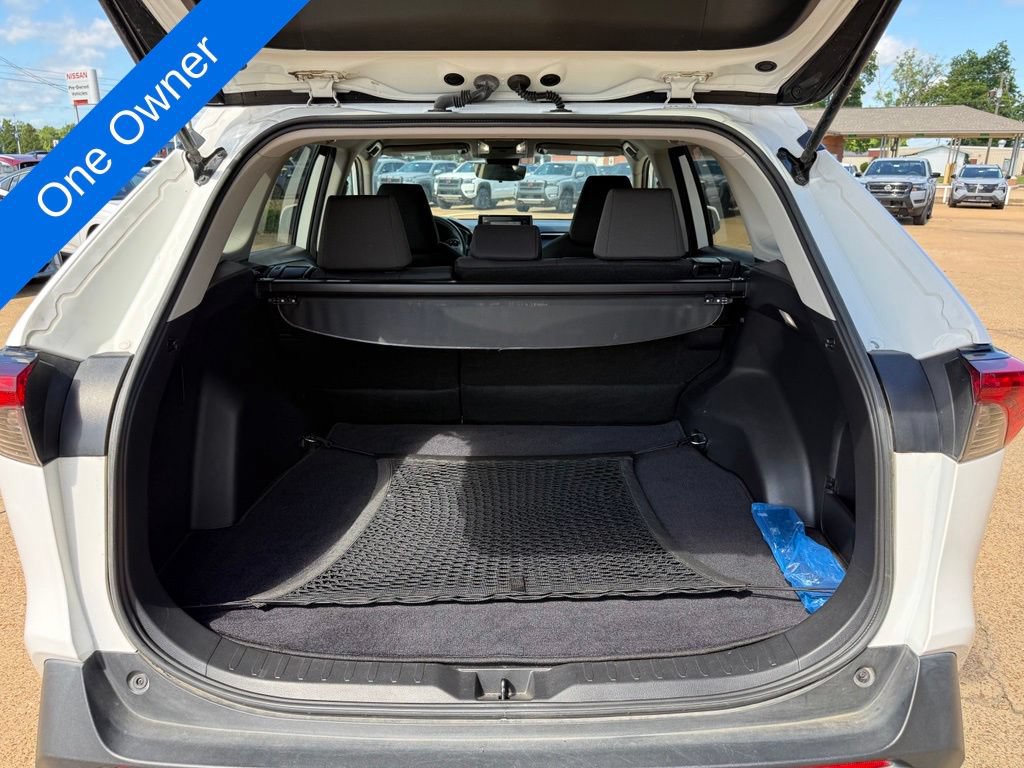 Used 2022 Toyota RAV4 XLE FWD image 9