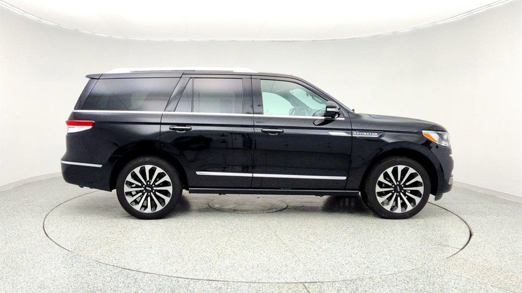 Used 2023 Lincoln Navigator Reserve AWD/4WD image 4