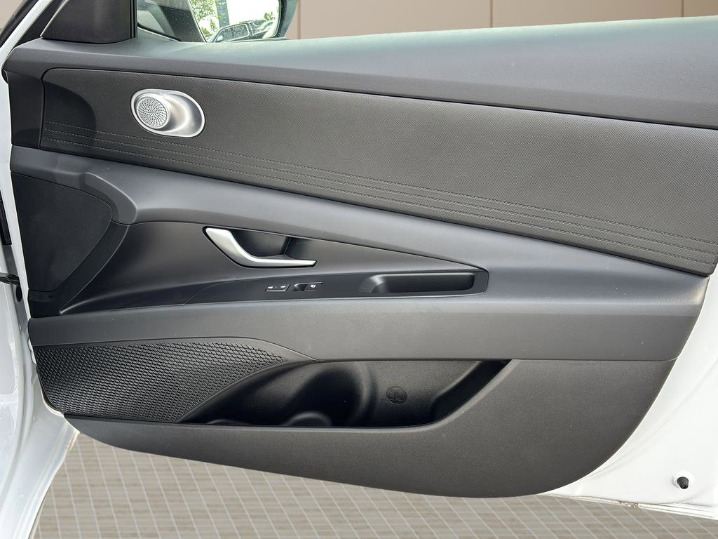 Certified 2025 Hyundai Elantra SE image 37