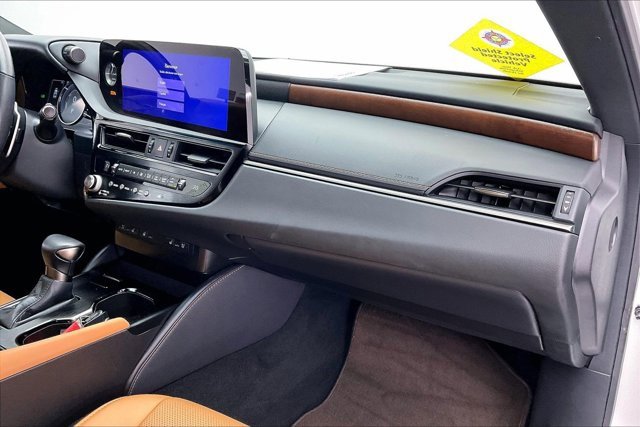Used 2025 Lexus ES 300h w/ Premium Package image 16