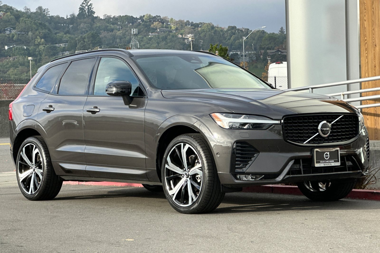 Certified 2024 Volvo XC60 B5 Ultimate w/ Protection Package Premier image 10