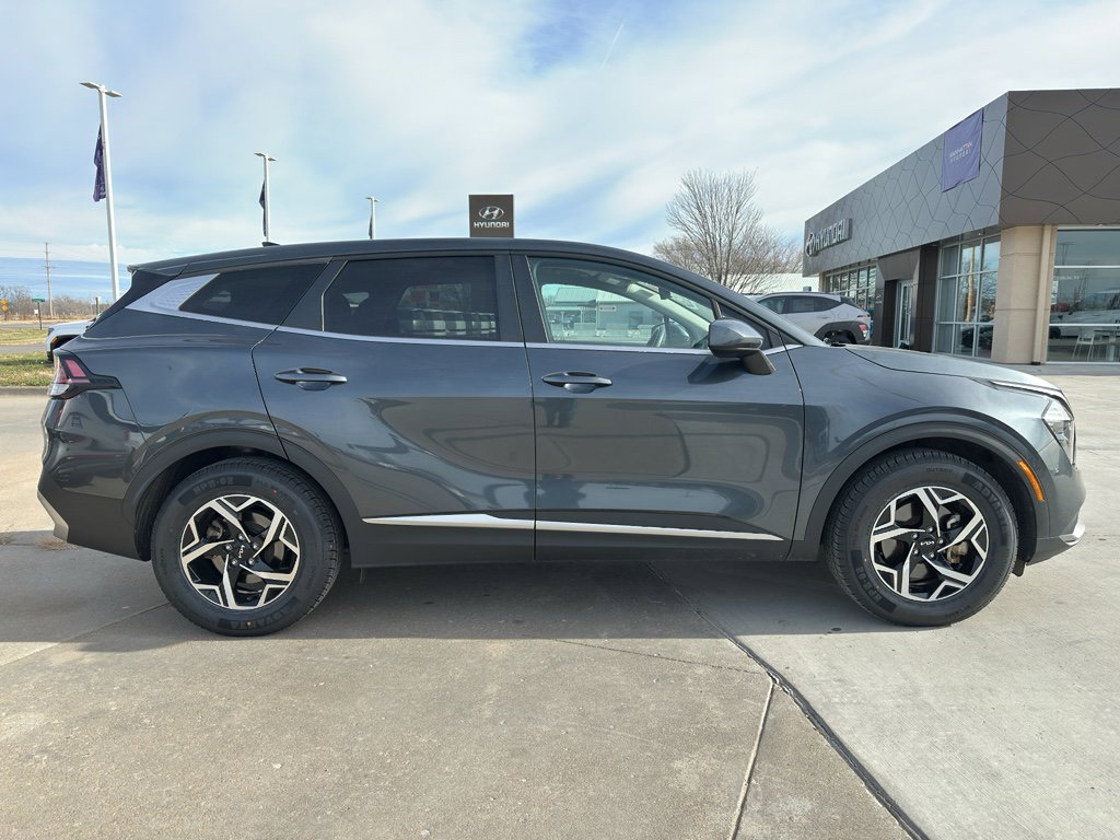 Used 2023 Kia Sportage LX image 7