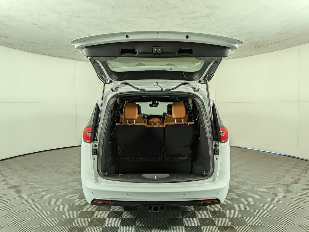 New 2026 Chrysler Pacifica Pinnacle w/ Trailer Tow Group image 9