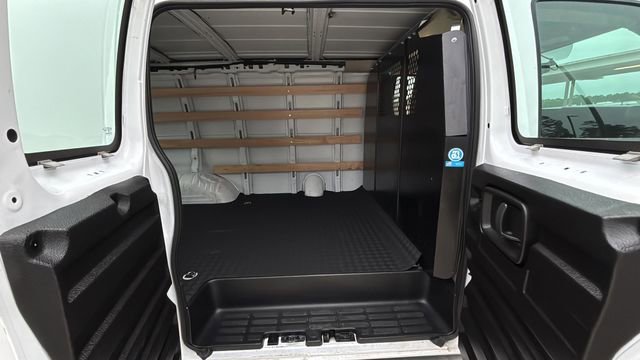 Used 2024 Chevrolet Express 2500 w/ Driver Convenience Package RWD image 33