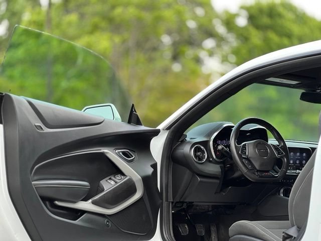 Used 2019 Chevrolet Camaro SS RWD image 9