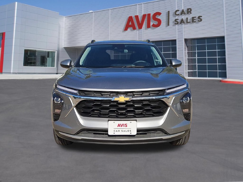 Used 2026 Chevrolet Trax LT FWD image 2
