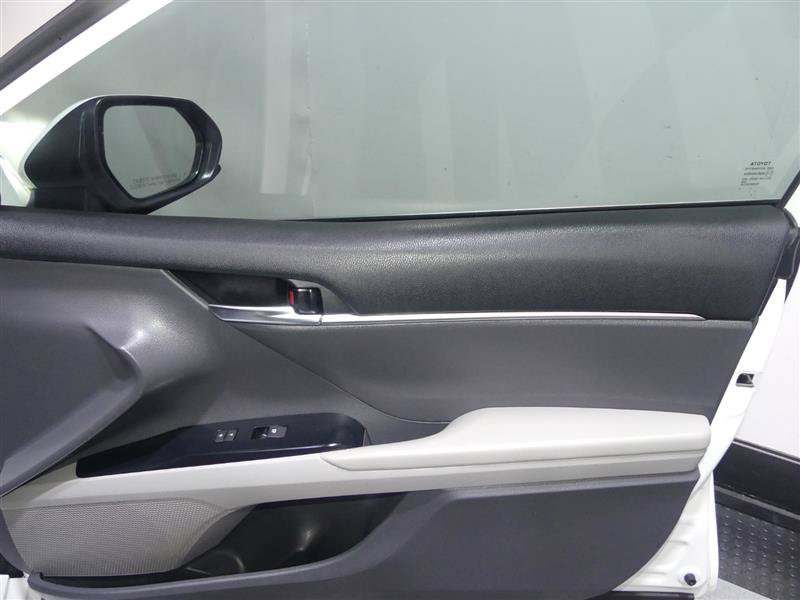 Used 2020 Toyota Camry LE FWD image 17