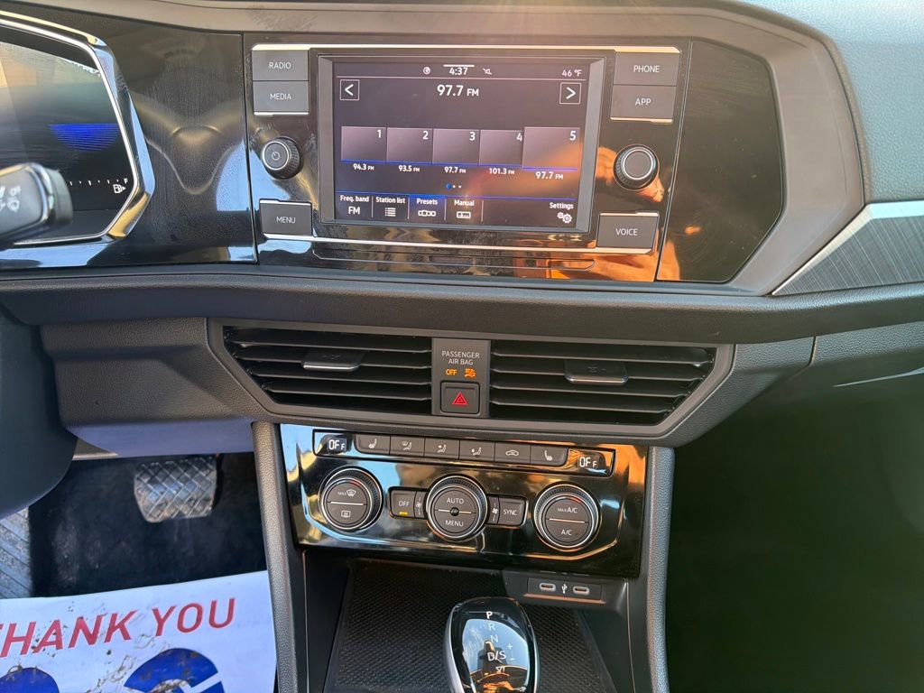 Used 2023 Volkswagen Jetta SE w/ Panoramic Sunroof Package image 22