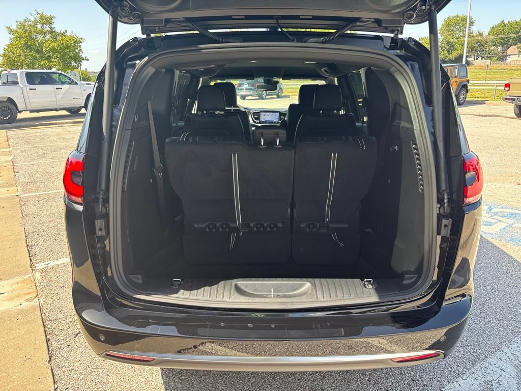 New 2027 Chrysler Pacifica Select FWD image 5