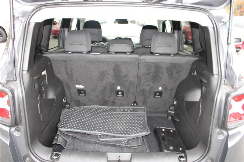 Used 2023 Jeep Renegade Latitude image 20