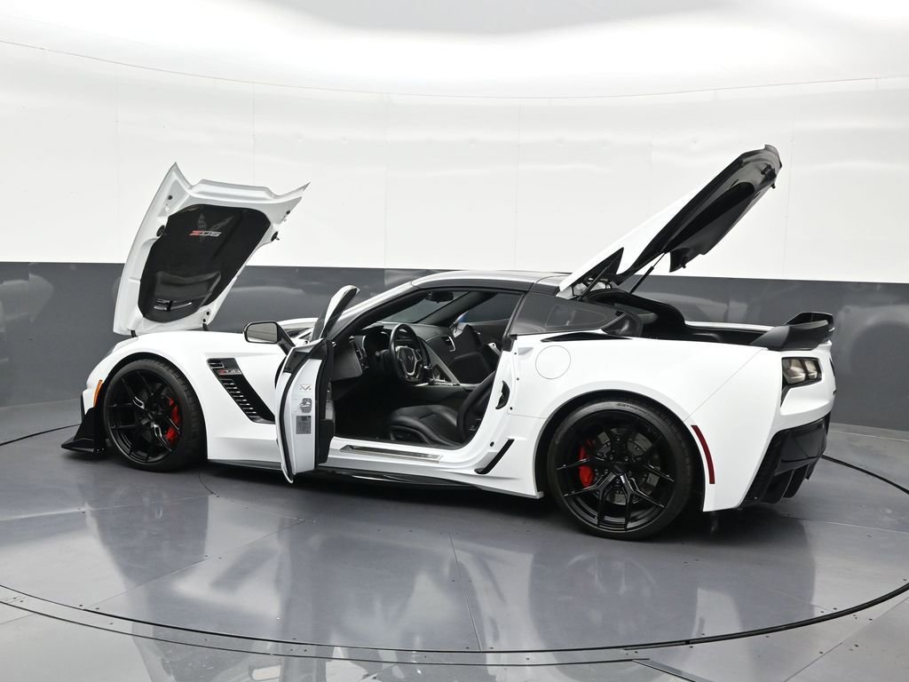 Used 2019 Chevrolet Corvette Z06 image 34