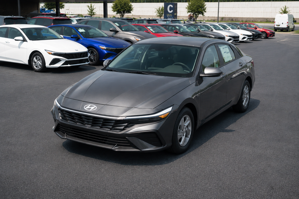 New 2026 Hyundai Elantra SE