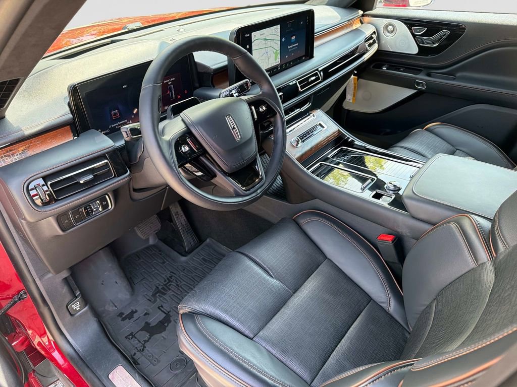 Used 2025 Lincoln Aviator Black Label AWD/4WD image 23