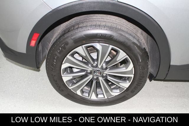 Used 2024 Buick Envision Preferred AWD/4WD image 5