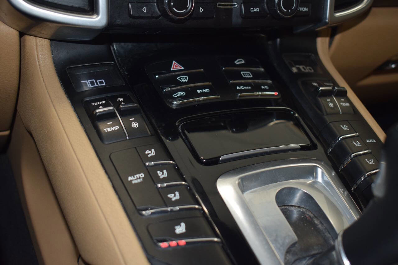 Used 2016 Porsche Cayenne image 18