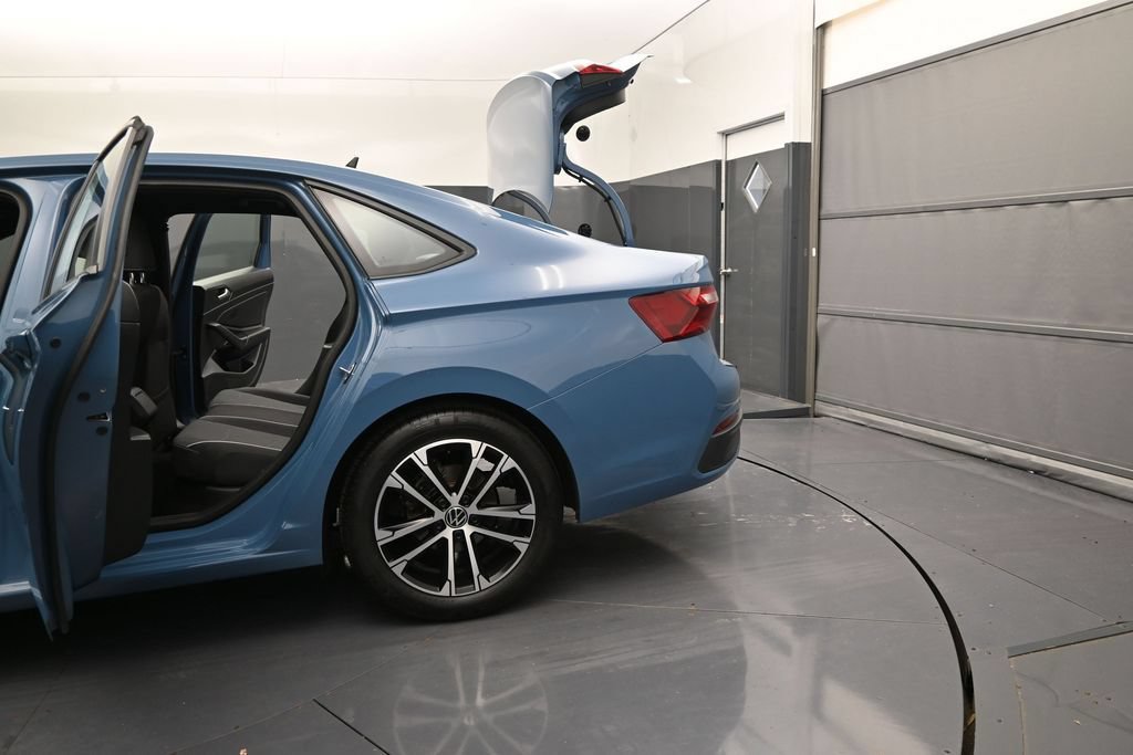 Used 2025 Volkswagen Jetta Sport FWD image 12