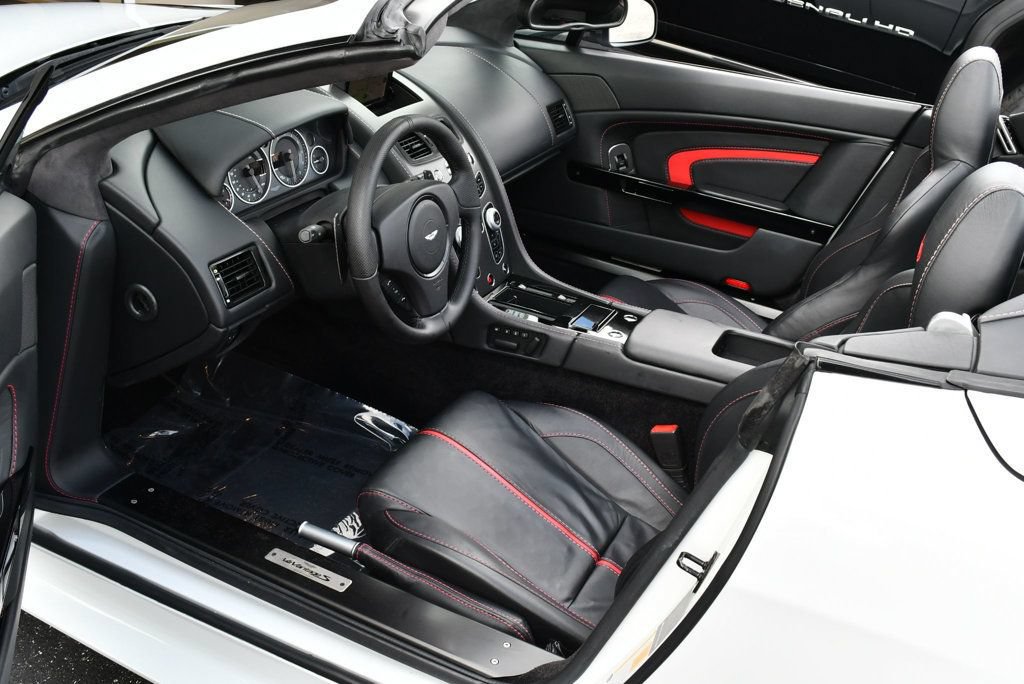 Used 2017 Aston Martin V12 Vantage S RWD image 15