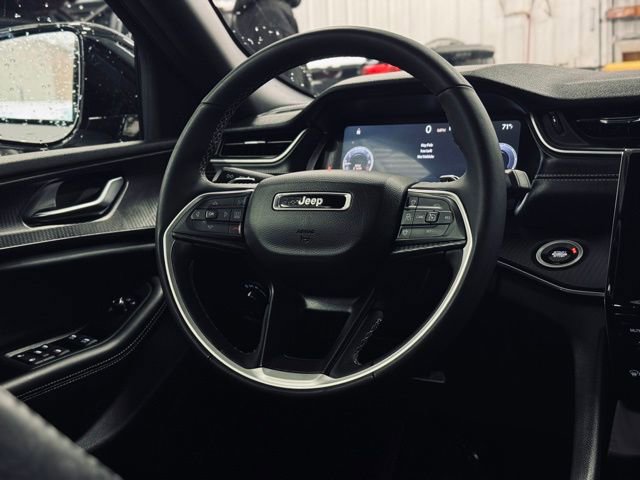 Used 2025 Jeep Grand Cherokee Altitude image 22