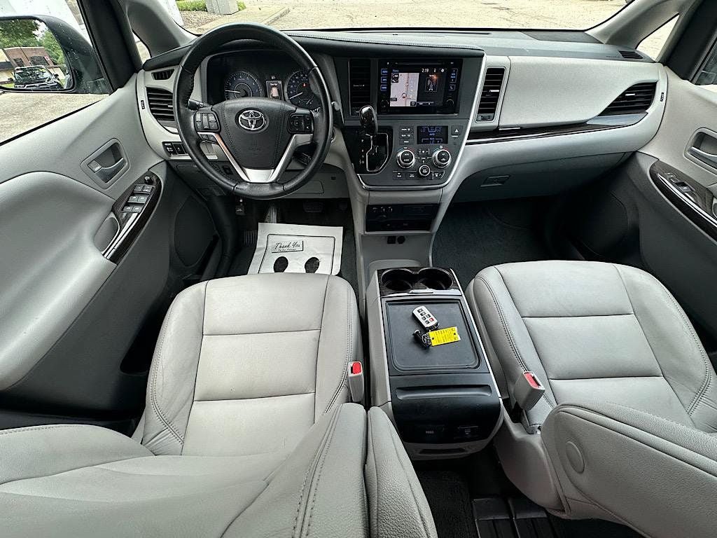 Used 2017 Toyota Sienna XLE Premium FWD image 20