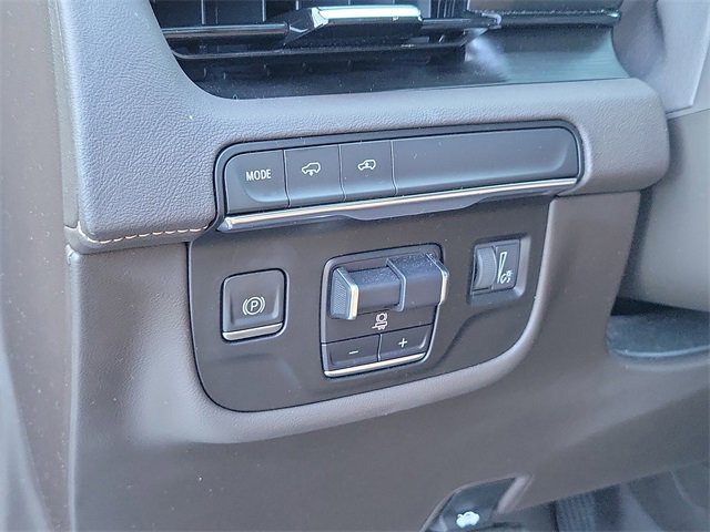 Certified 2022 Cadillac Escalade ESV Premium Luxury w/ Performance Package image 25