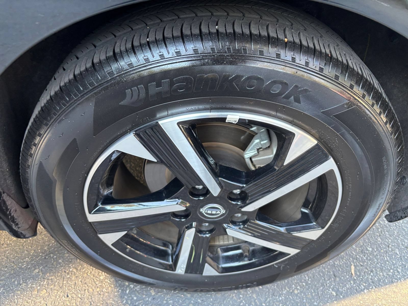 Used 2025 Nissan Sentra SV FWD image 27