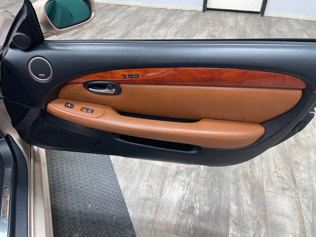 Used 2002 Lexus SC 430 Convertible image 38