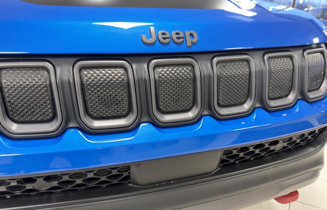 Used 2022 Jeep Compass Trailhawk w/ Trailhawk Elite Group AWD/4WD image 25