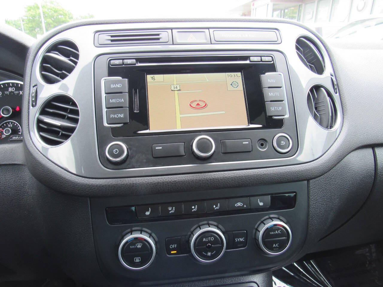 Used 2015 Volkswagen Tiguan SEL AWD/4WD image 8