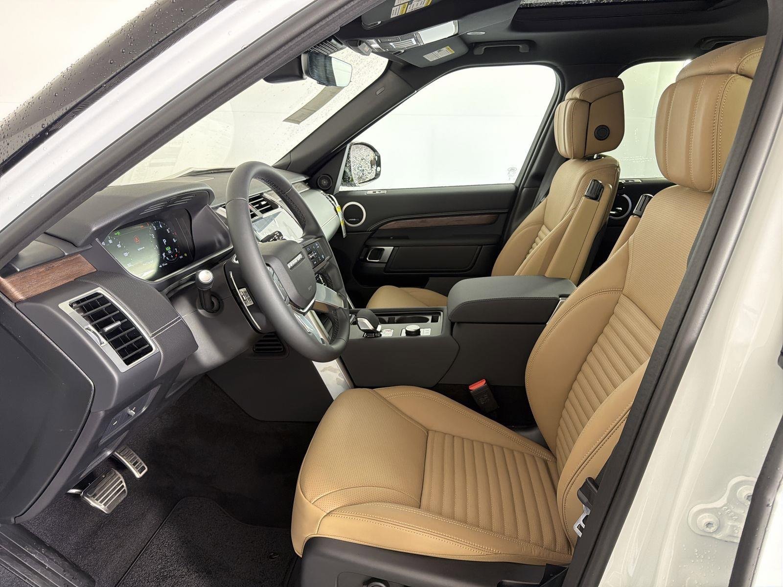 New 2026 Land Rover Discovery Dynamic SE image 23