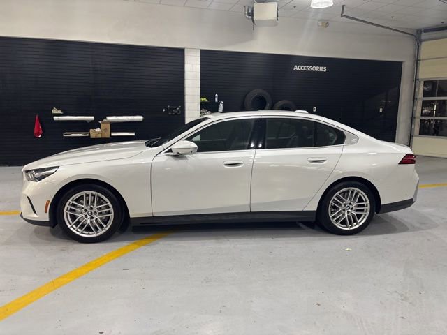 Used 2025 BMW 530i xDrive image 5