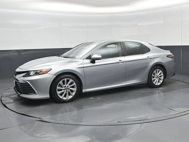 Used 2022 Toyota Camry LE FWD image 3
