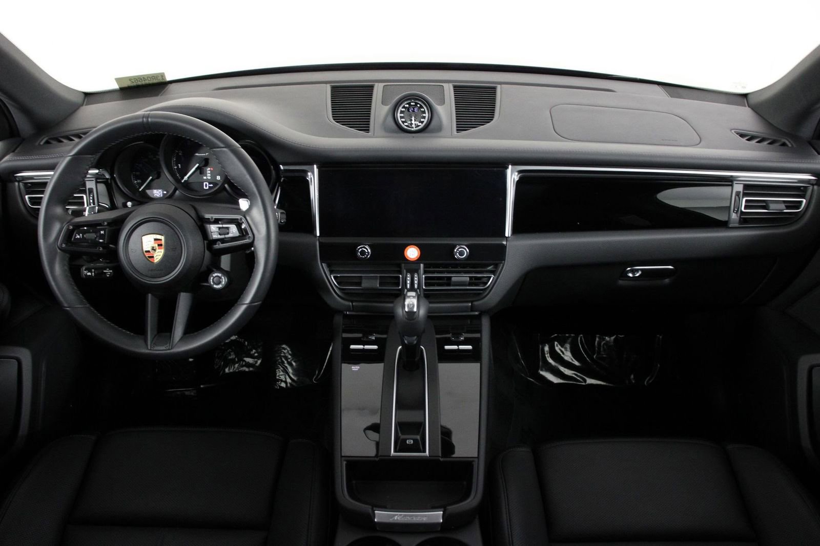 Certified 2025 Porsche Macan Turbo image 11