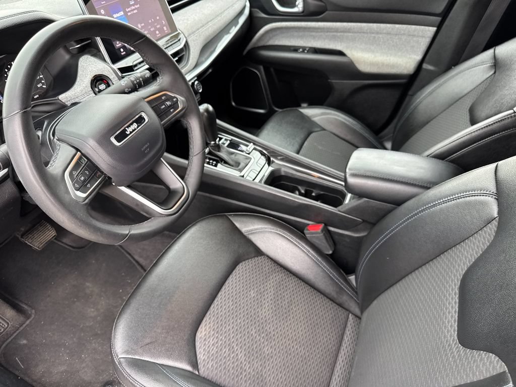 Used 2024 Jeep Compass Latitude AWD/4WD image 9