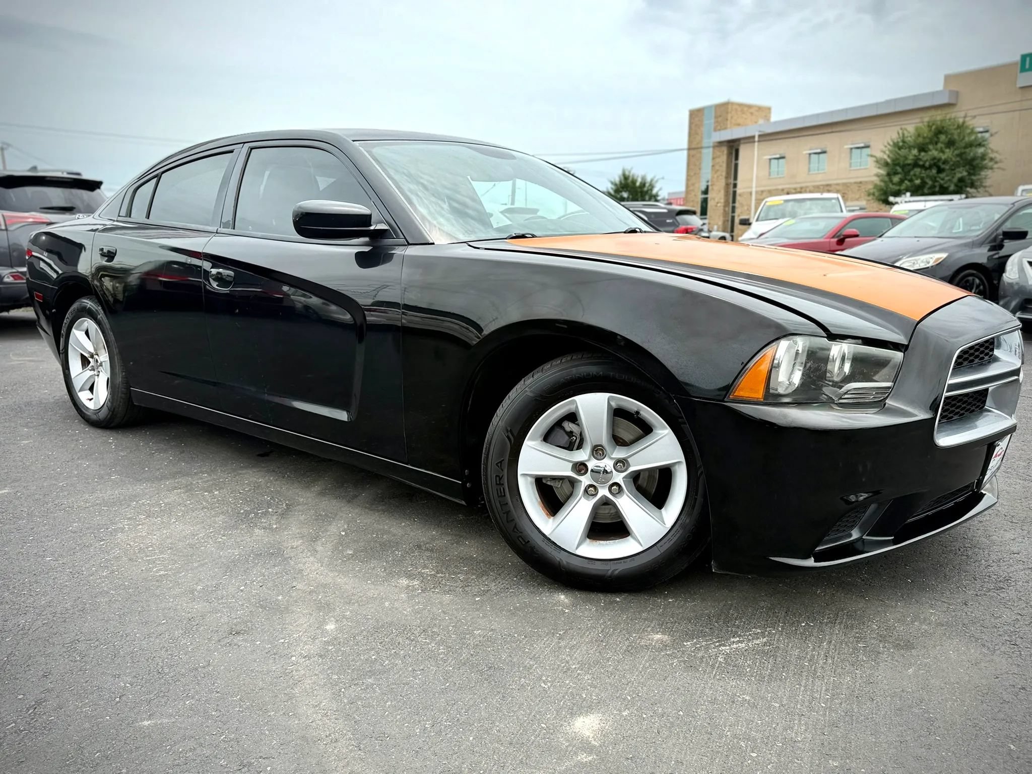 Used 2013 Dodge Charger SE RWD image 2