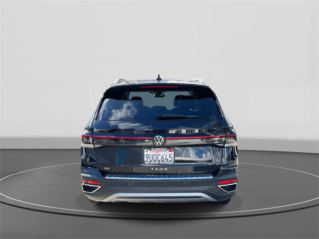 Certified 2025 Volkswagen Taos SE w/ Panoramic Sunroof Package image 4