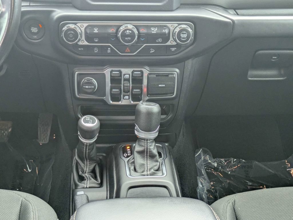 Used 2020 Jeep Wrangler Unlimited Sahara AWD/4WD image 19