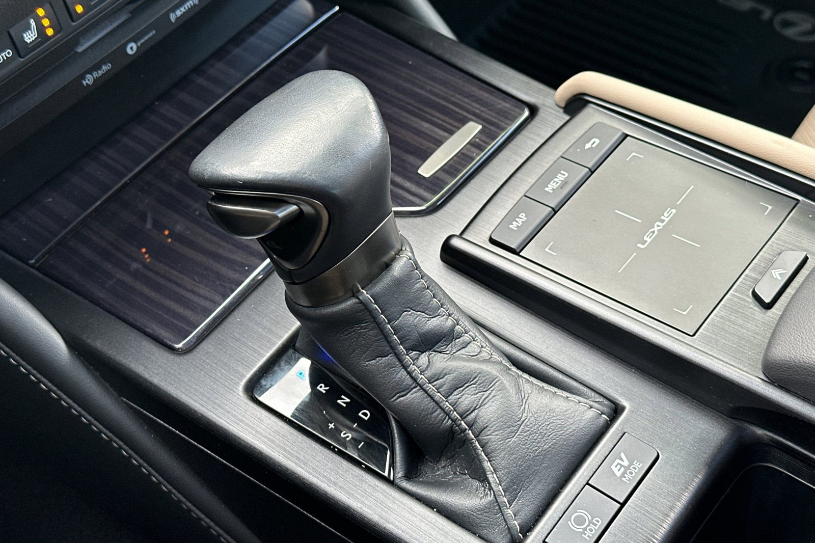 Used 2020 Lexus ES 300h w/ Luxury Package image 20