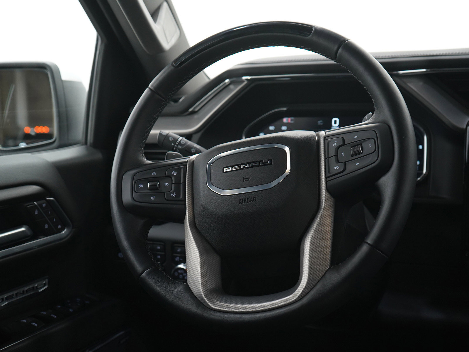 Used 2025 GMC Sierra 1500 Denali AWD/4WD image 14