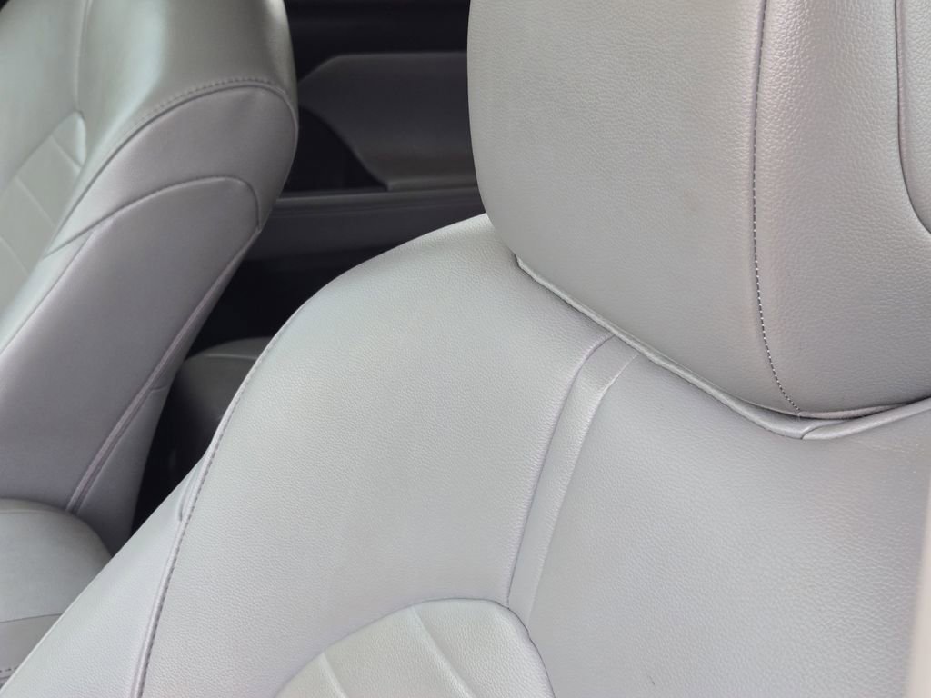 Used 2021 Toyota Highlander XLE FWD image 17