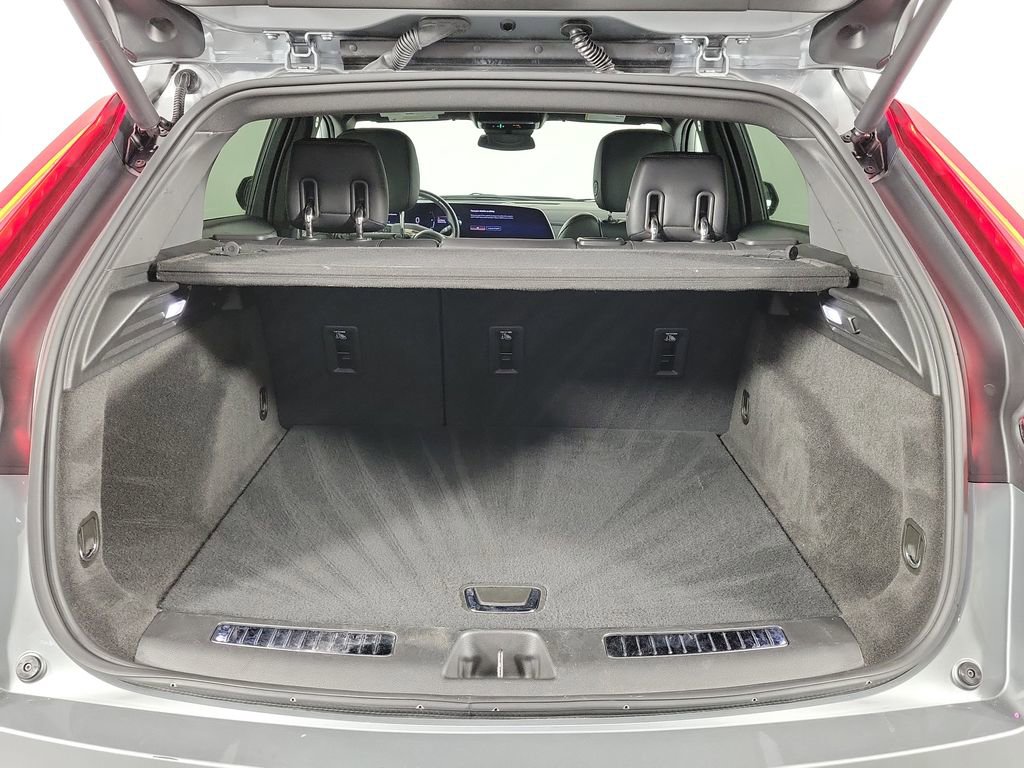 Certified 2025 Cadillac XT4 Premium Luxury FWD image 8