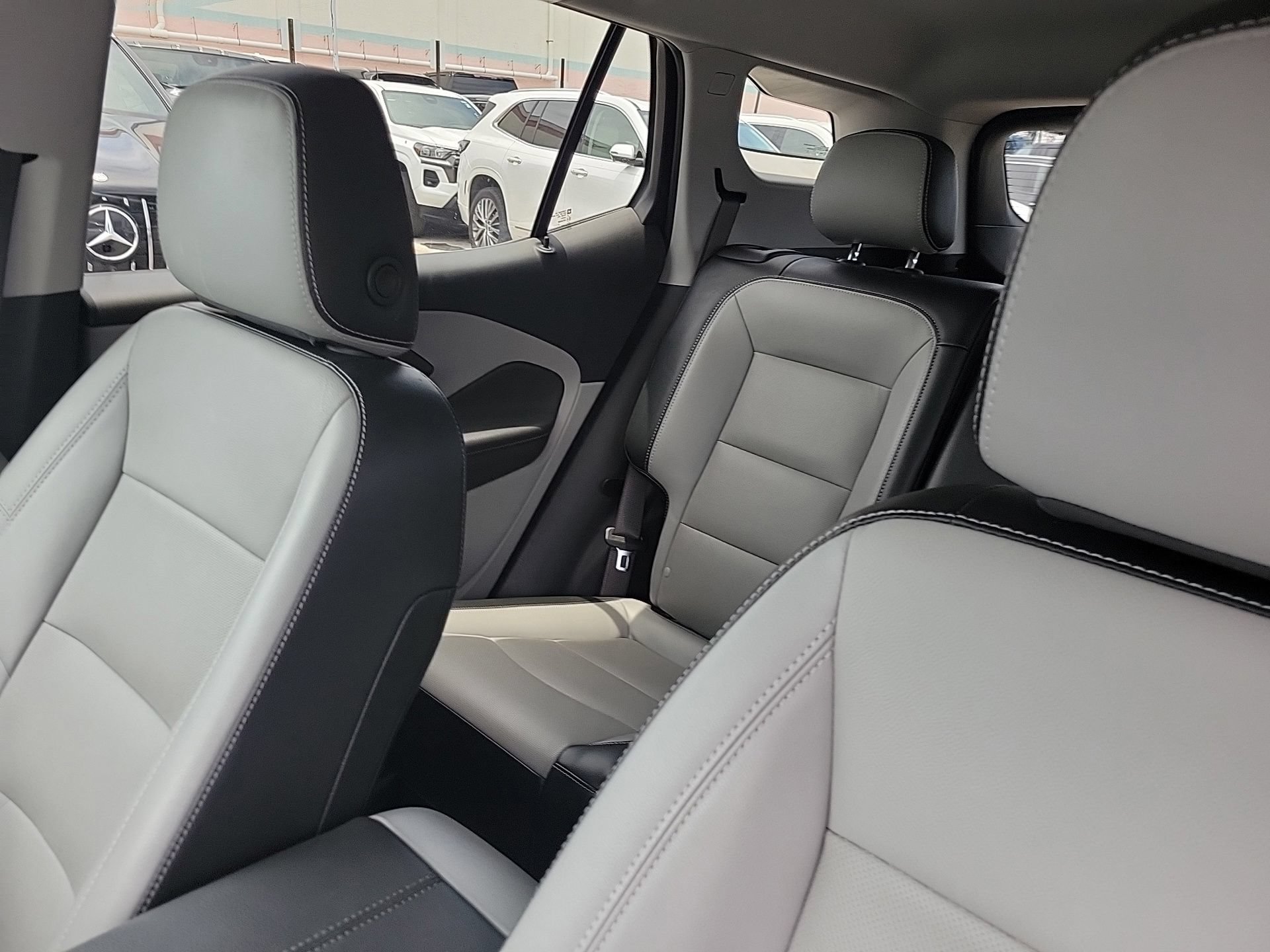 Used 2023 GMC Terrain SLT w/ LPO, Floor Liner Package FWD image 31
