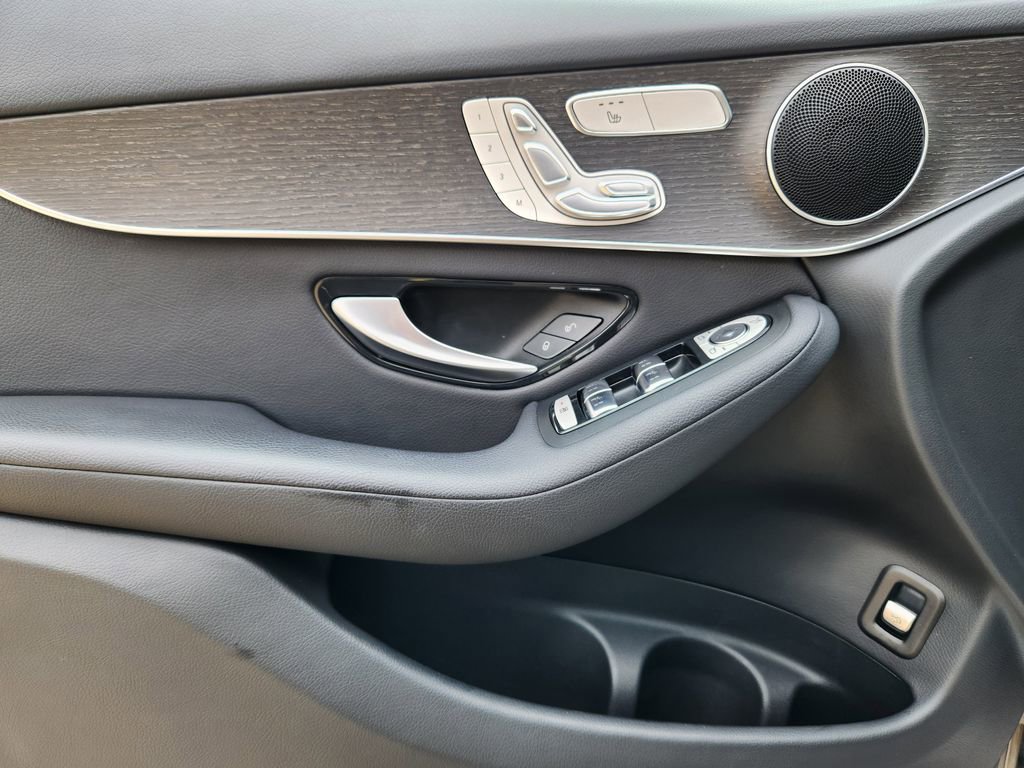 Used 2020 Mercedes-Benz GLC 300 4MATIC image 22