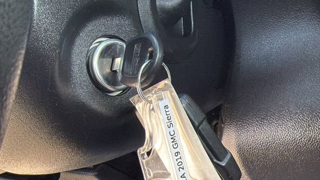 Used 2019 GMC Sierra 1500 4x4 Regular Cab w/ Convenience Package image 18