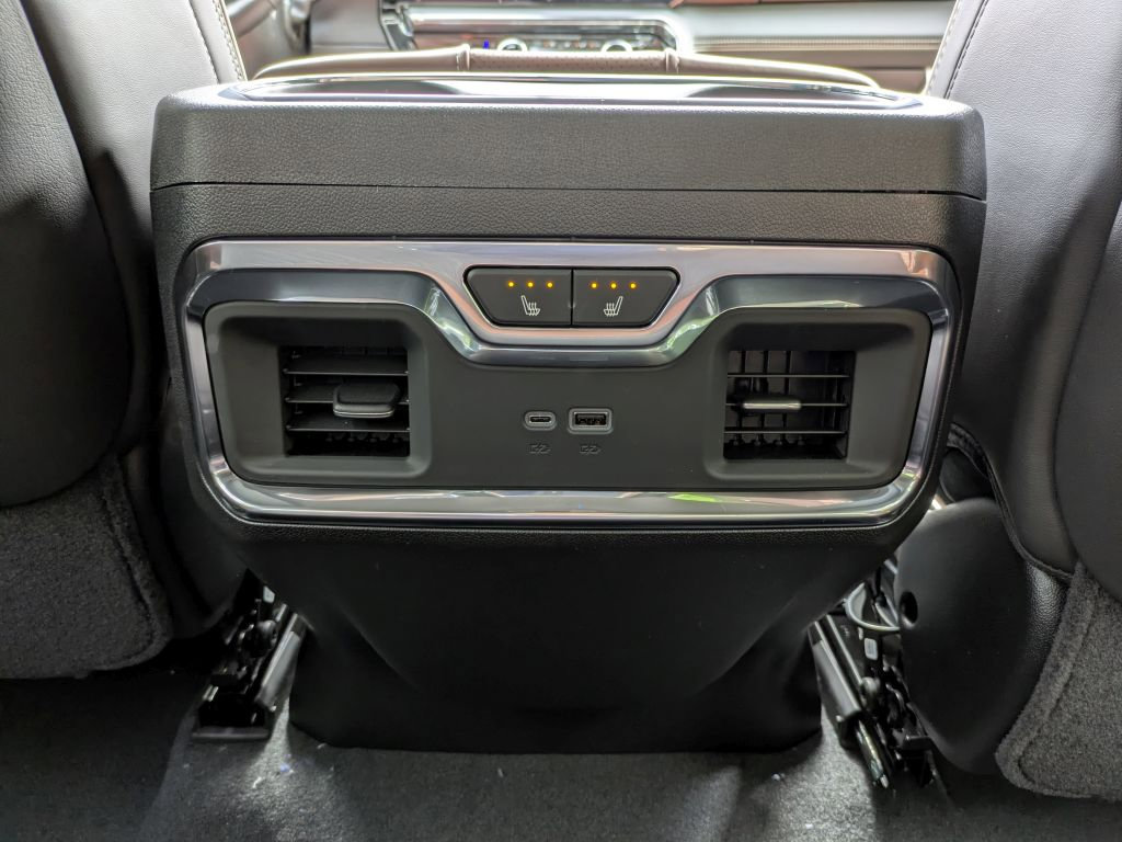 New 2026 GMC Sierra 3500 Denali Ultimate w/ LPO, Black Badging Package AWD/4WD image 33